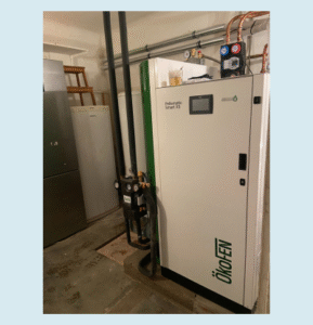 Système de chauffage central Ökofen installé dans une chaufferie par A2C Plomberie à Narbonne.